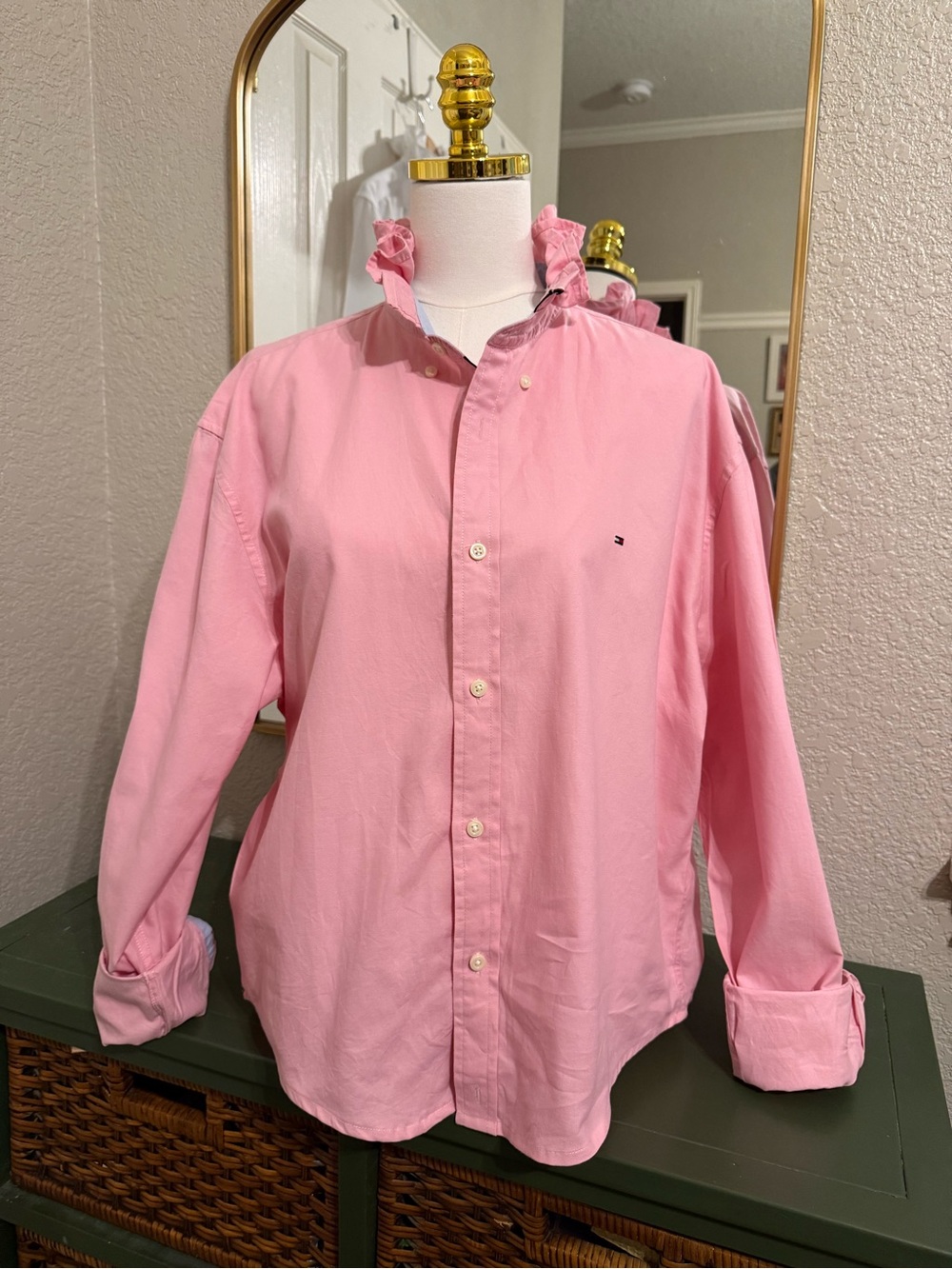 Tommy Hilfiger woman’s Pink Ruffle Collar Button-Down Shirt
